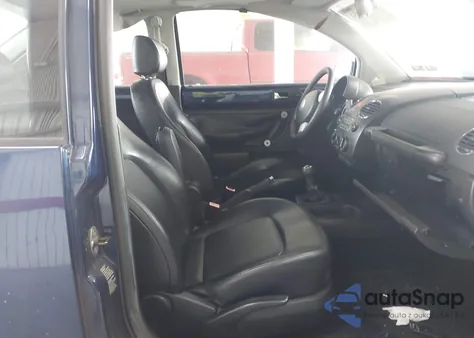 2006 Volkswagen New Beetle 2.5 из США, поврежденный, VIN 3VWRG31C56M423592